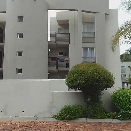 5Minutes Walk To Sandton Square Gautrain Johannesburg Exterior foto